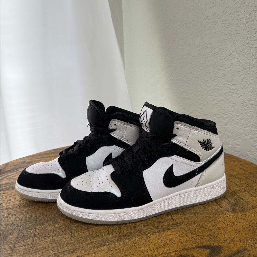 Size 7Y Black and White Air Jordan Pearls